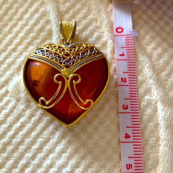Austrian amber heart shaped with mosquito sized imprint - set in 22 K gold - Picture 6 of 10